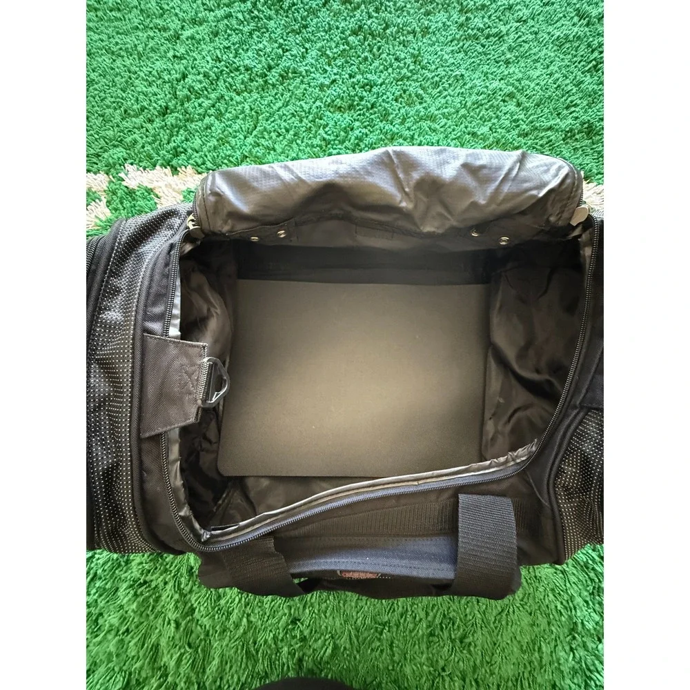 Jeep Duffel Bag Unisex Large Black Excellent Travel‎ Gym Luggage Mesh Pockets